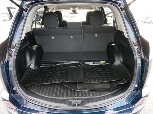 Used 2018 Toyota RAV4 LE image 18