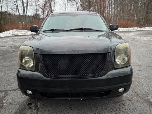 Used 2011 GMC Yukon Denali image 2