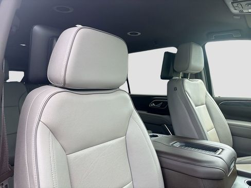 Used 2024 GMC Yukon XL SLT w/ SLT Luxury Package image 41