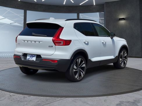 Used 2023 Volvo XC40 B5 Ultimate w/ Climate Package AWD/4WD image 4