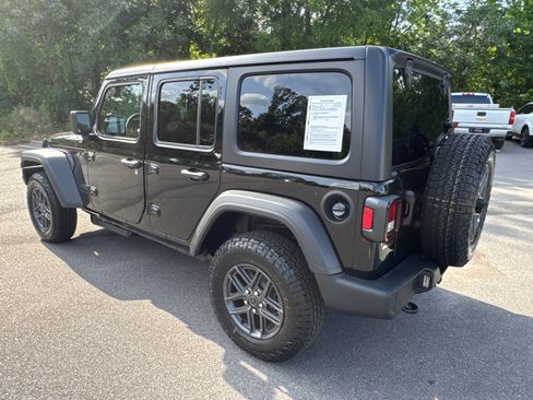 Used 2026 Jeep Wrangler Unlimited Sport AWD/4WD image 7