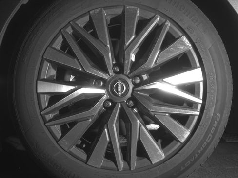 Used 2025 Nissan Altima 2.5 SV FWD image 12