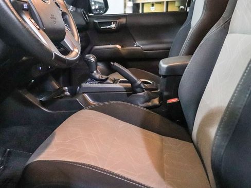Used 2022 Toyota Tacoma TRD Sport RWD image 17