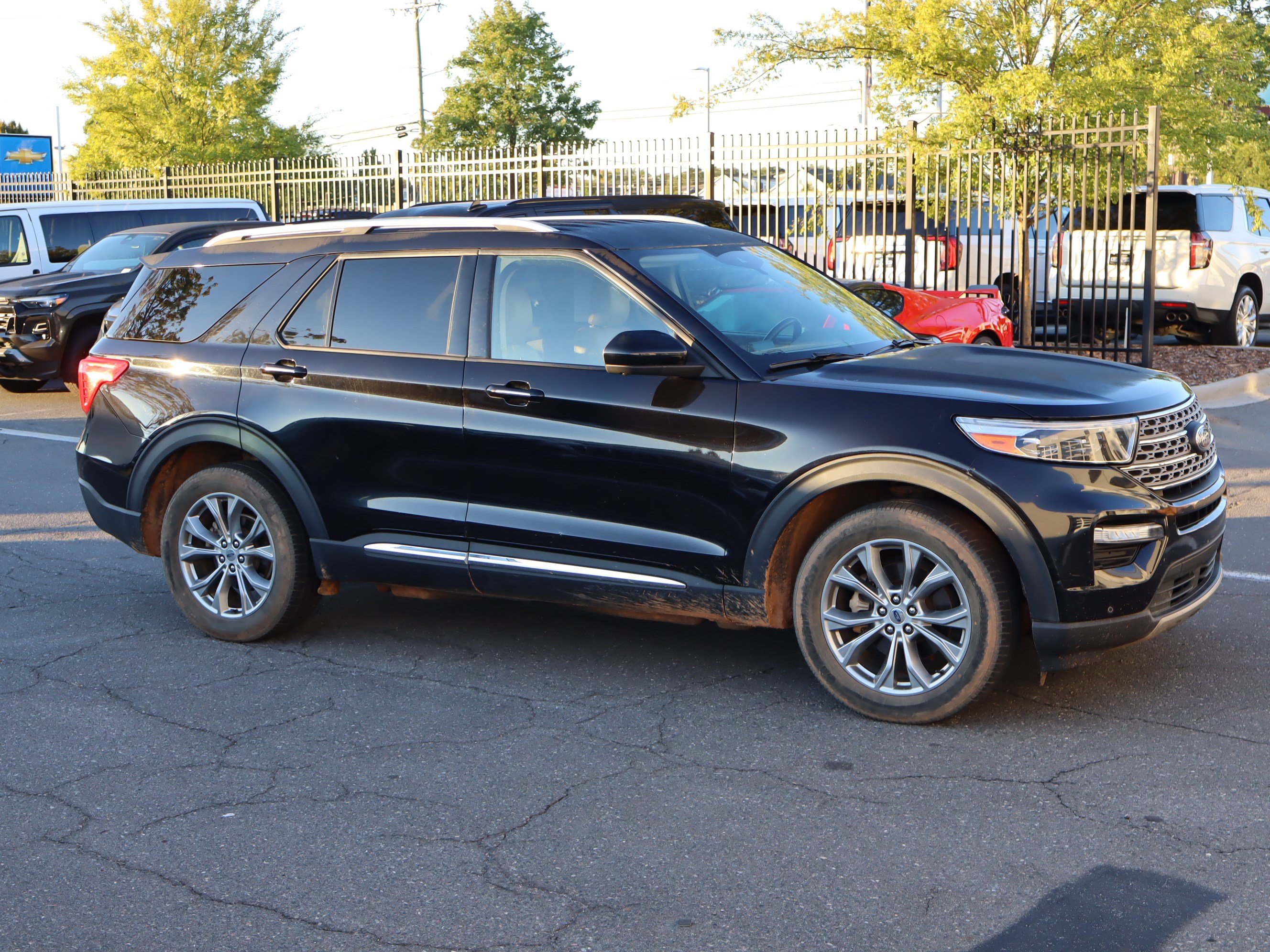 Used 2023 Ford Explorer Limited AWD/4WD image 14