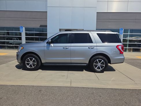 Used 2021 Ford Expedition XLT AWD/4WD image 2