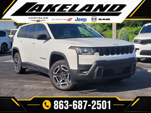 Used 2026 Jeep Cherokee Laredo AWD/4WD image 1