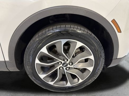 Used 2022 Lincoln Nautilus Reserve FWD image 30