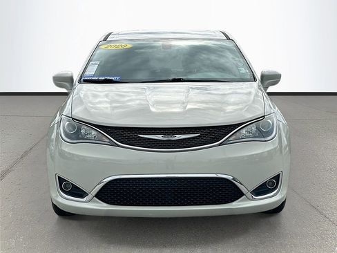 Used 2020 Chrysler Pacifica Touring image 2