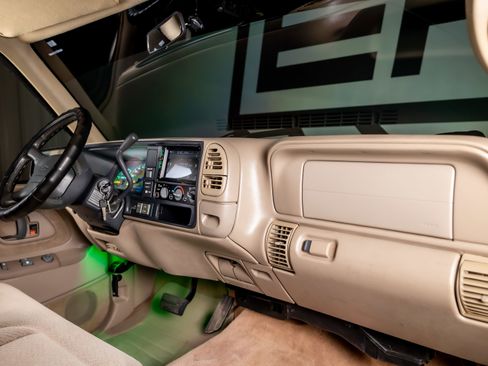 Used 1997 Chevrolet Silverado 1500 4x4 Regular Cab w/ Preferred Equipment Group 2 image 6