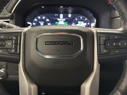 Used 2023 GMC Yukon XL Denali AWD/4WD image 15
