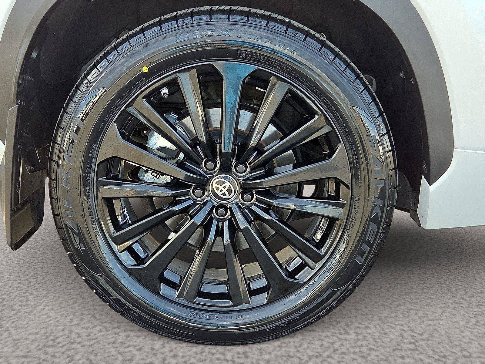 Used 2024 Toyota Highlander XSE AWD/4WD image 9