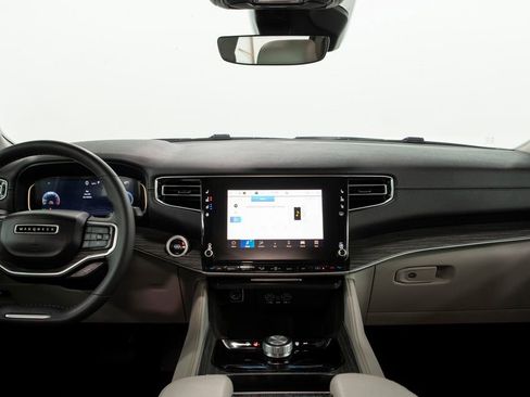 Used 2024 Jeep Wagoneer L Series II image 29