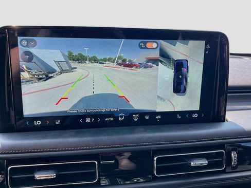 Used 2025 Lincoln Aviator AWD image 16