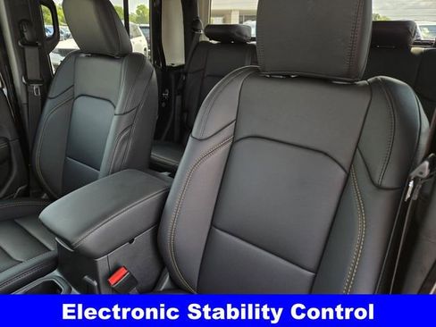 New 2025 Jeep Gladiator Sport image 21