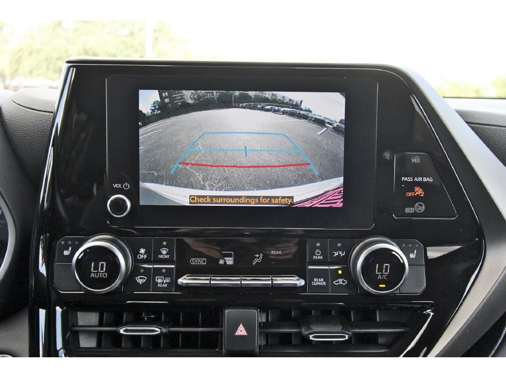 Used 2023 Toyota Highlander XLE AWD/4WD image 29