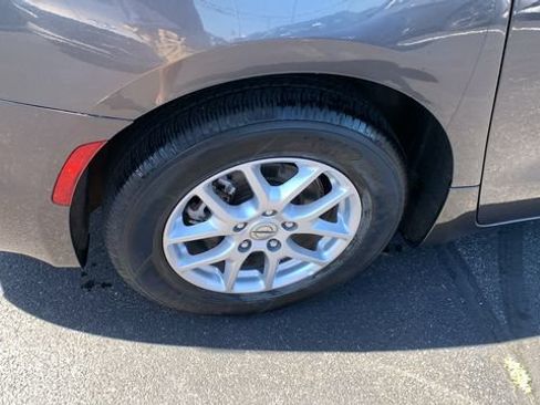 Used 2023 Chrysler Pacifica Touring-L FWD image 25