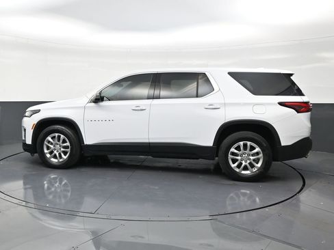 Used 2023 Chevrolet Traverse LS image 2