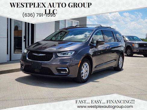 Used 2022 Chrysler Pacifica Touring-L FWD image 1
