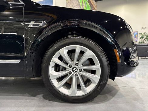 Used 2017 Bentley Bentayga image 80