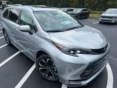 New 2025 Toyota Sienna Platinum
