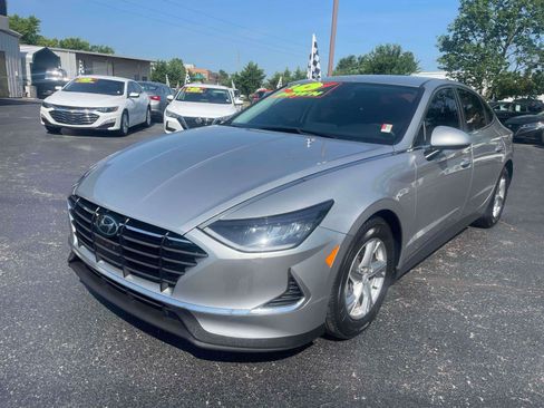Used 2021 Hyundai Sonata SE FWD image 2