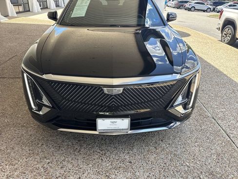 Used 2025 Cadillac Lyriq Luxury w/ LPO, Floor Liner Package AWD/4WD image 32
