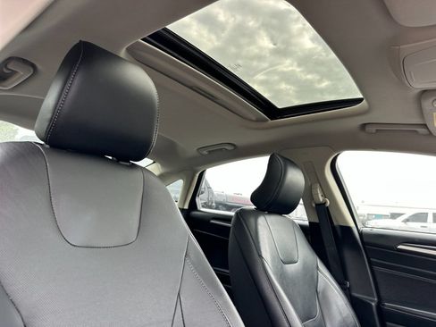Used 2017 Ford Fusion Titanium FWD image 15