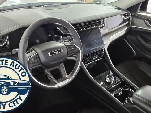 Used 2022 Jeep Grand Cherokee Limited 4xe image 10