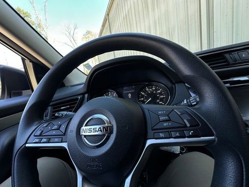 Used 2020 Nissan Rogue Sport S image 21