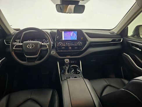 Used 2023 Toyota Highlander XLE FWD image 19