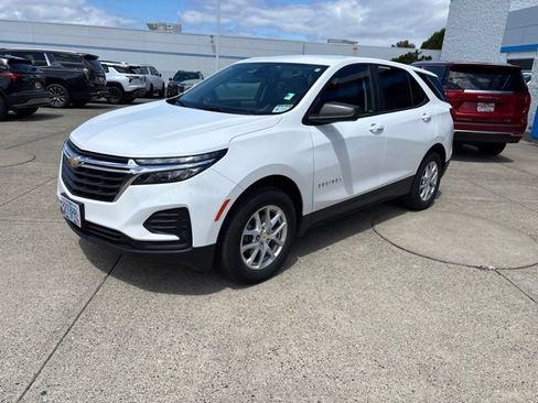 Used 2024 Chevrolet Equinox LS w/ LS Convenience Package AWD/4WD image 4