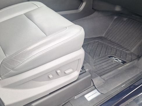 Used 2019 Chevrolet Tahoe LT w/ LT Signature Package AWD/4WD image 25