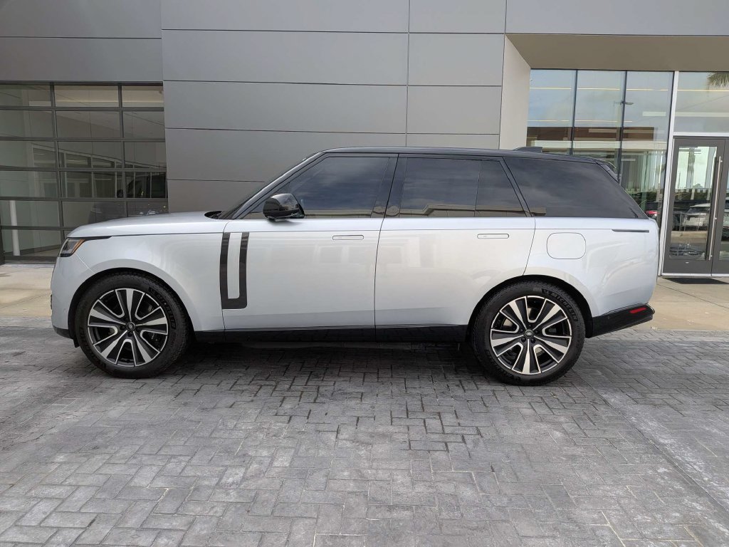 Certified 2025 Land Rover Range Rover SE AWD/4WD image 2