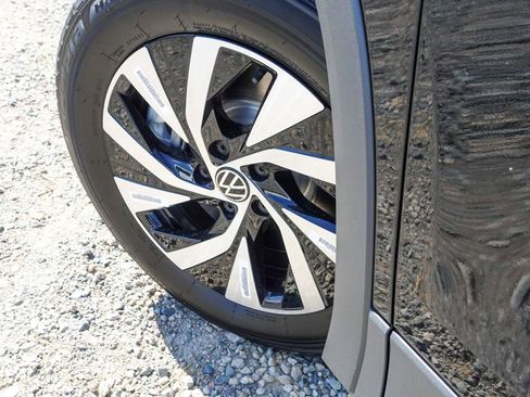 New 2025 Volkswagen Tiguan S image 10