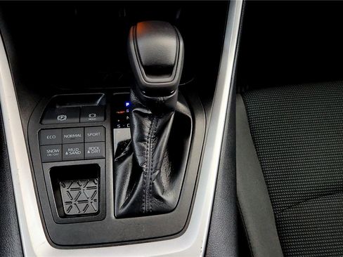 Used 2023 Toyota RAV4 LE image 28