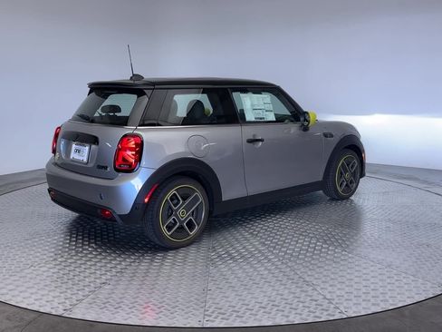 Used 2024 MINI Cooper SE FWD image 8