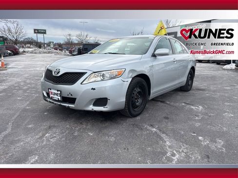 Used 2010 Toyota Camry LE image 9