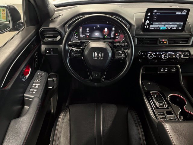 Used 2025 Honda Pilot Black Edition image 18