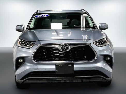 Used 2021 Toyota Highlander Limited AWD/4WD image 2