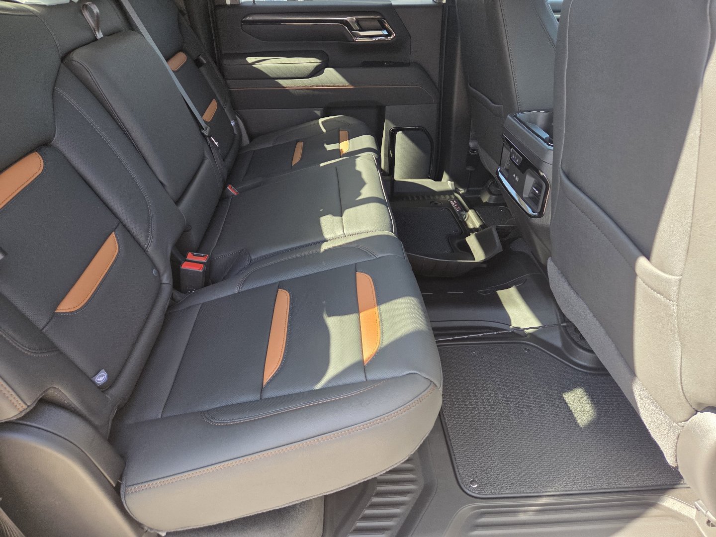 New 2026 GMC Sierra 2500 AT4 w/ Technology Package AWD/4WD image 23