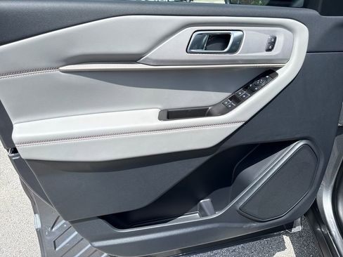 New 2026 Ford Explorer Active w/ Active Comfort Package RWD image 18