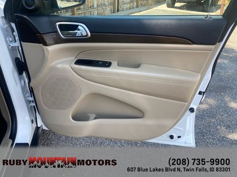 Used 2016 Jeep Grand Cherokee Laredo w/ Quick Order Package 23E AWD/4WD image 29