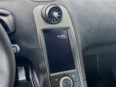 Used 2016 McLaren 675LT Spider image 13