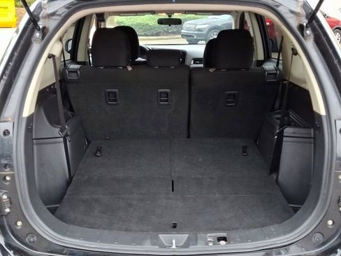 Used 2016 Mitsubishi Outlander ES image 35