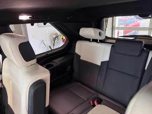 Used 2025 Toyota Sequoia Capstone AWD/4WD image 22