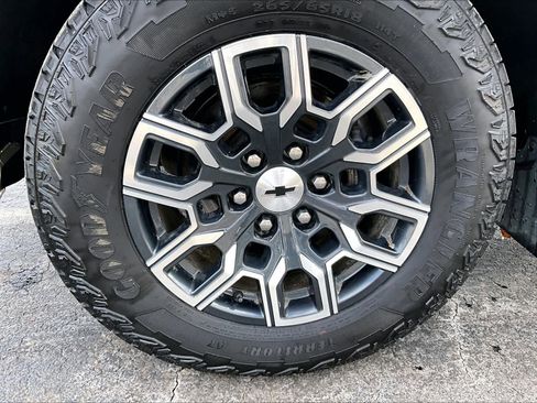 Used 2024 Chevrolet Colorado Z71 image 7