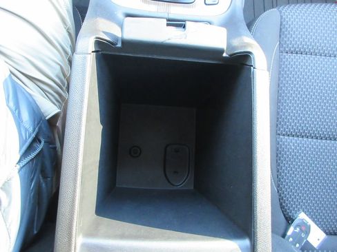 Used 2023 GMC Acadia SLE w/ Driver Convenience Package image 27