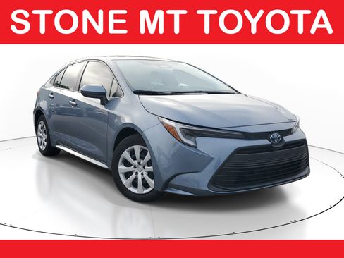 Used 2025 Toyota Corolla LE w/ Convenience Package image 1
