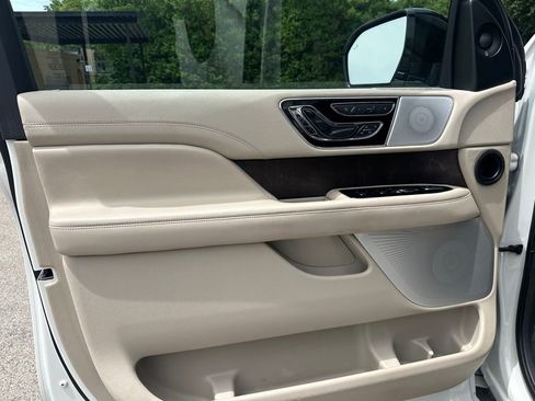 Used 2020 Lincoln Navigator L Reserve w/ Luxury Package AWD/4WD image 11