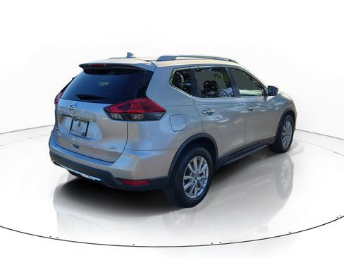 Used 2018 Nissan Rogue SV FWD image 2